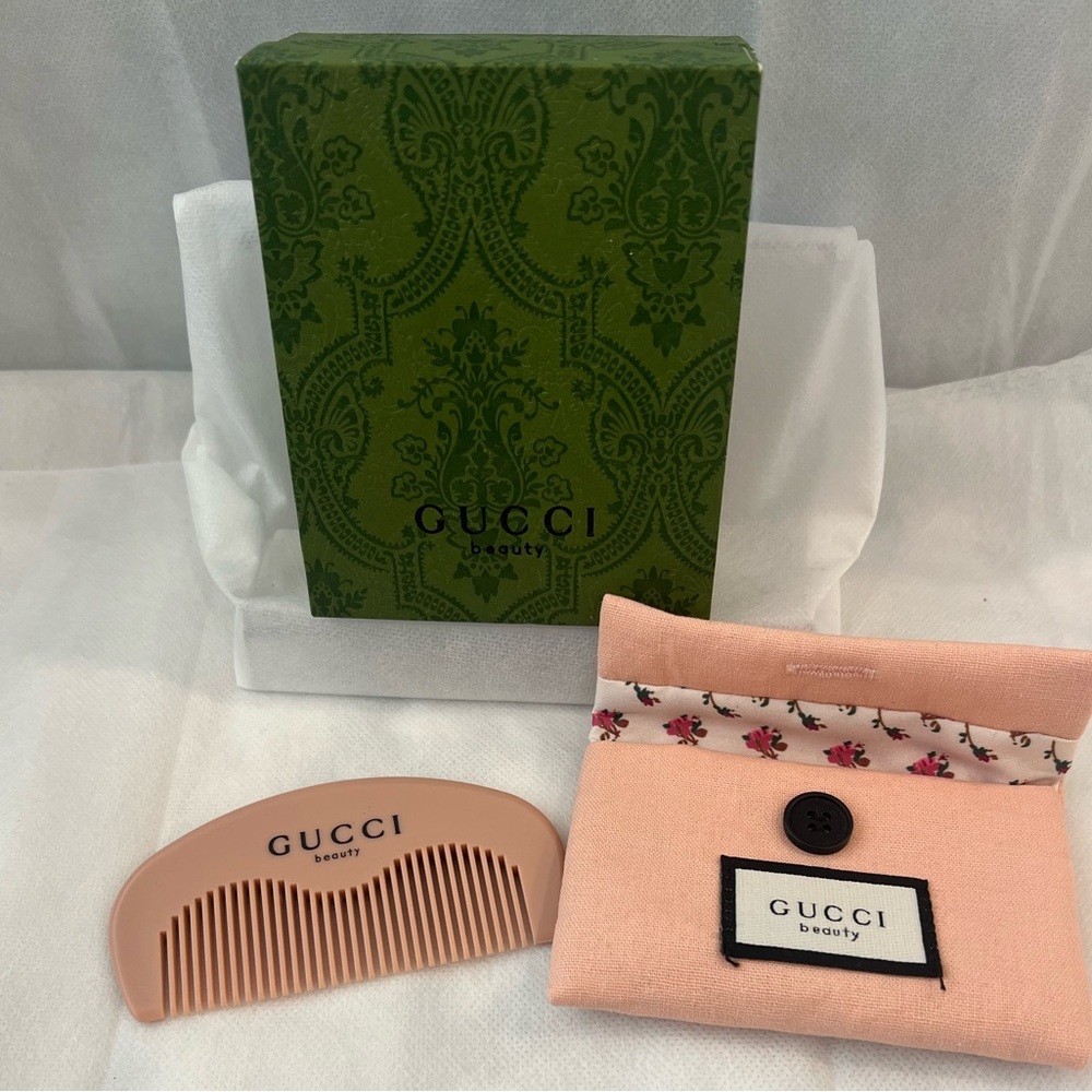 Gucci Beauty Pink Comb in Floral Pouch- NEW NEVER USED